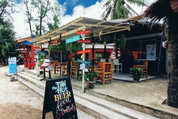 The Tiki Hut Sports Bar Bangtao beach