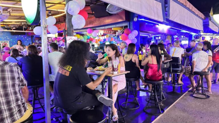 bar with no name karon beach